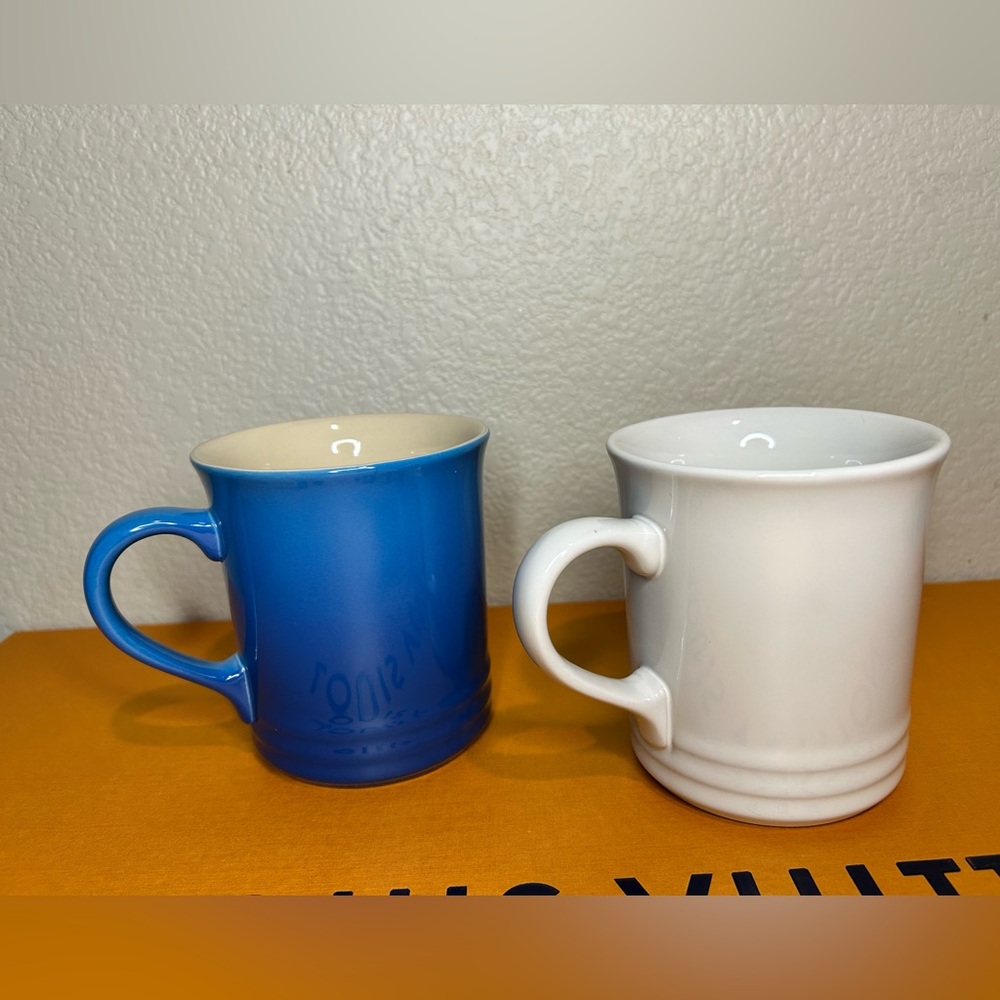 Le Creuset Classic Blue and White Mugs set - Picture 3 of 11